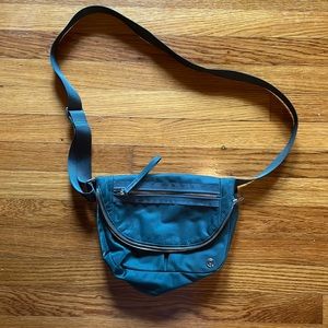 Lululemon hunter green satchel